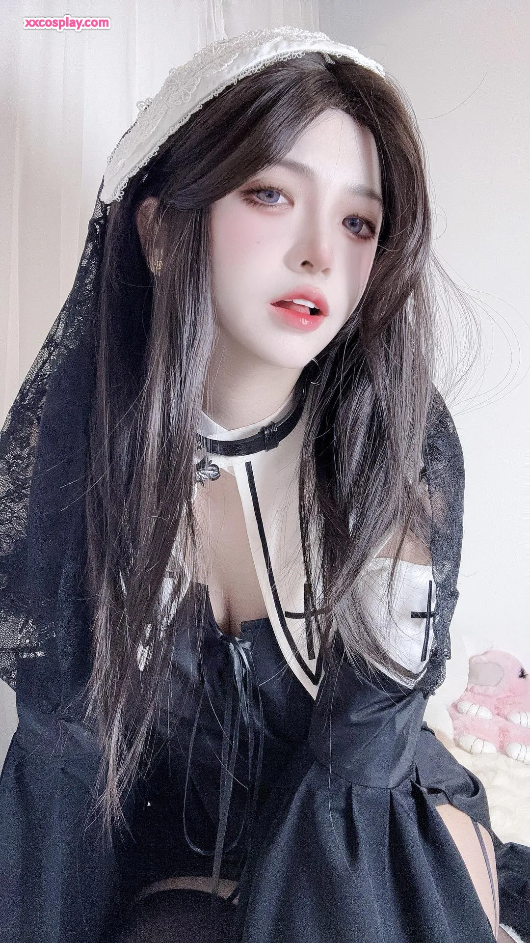 Fengmaoss: Mga Seductive Nun Selfie